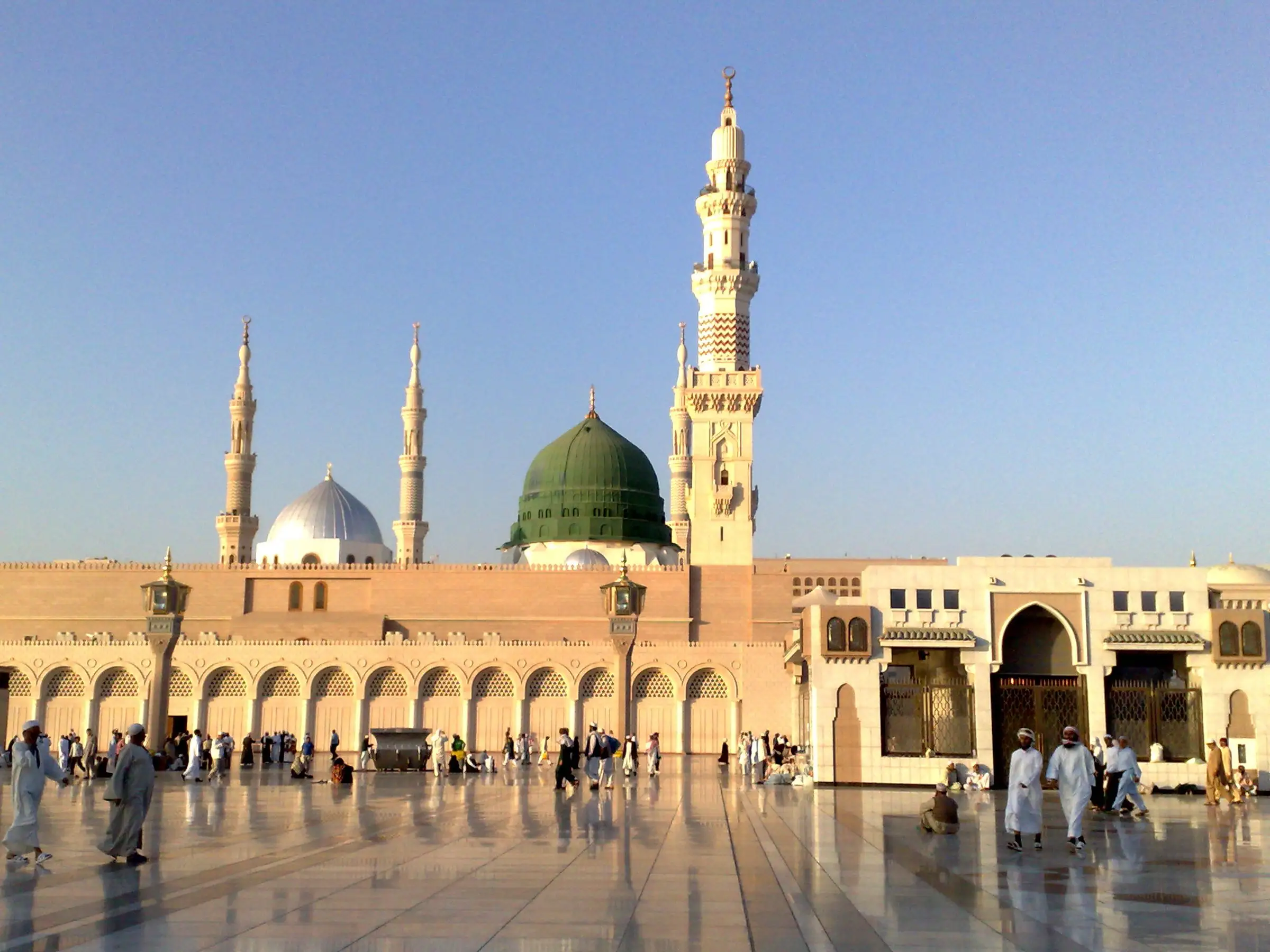Masjid an-Nabawi in Madinah with its green dome and minarets in morning light